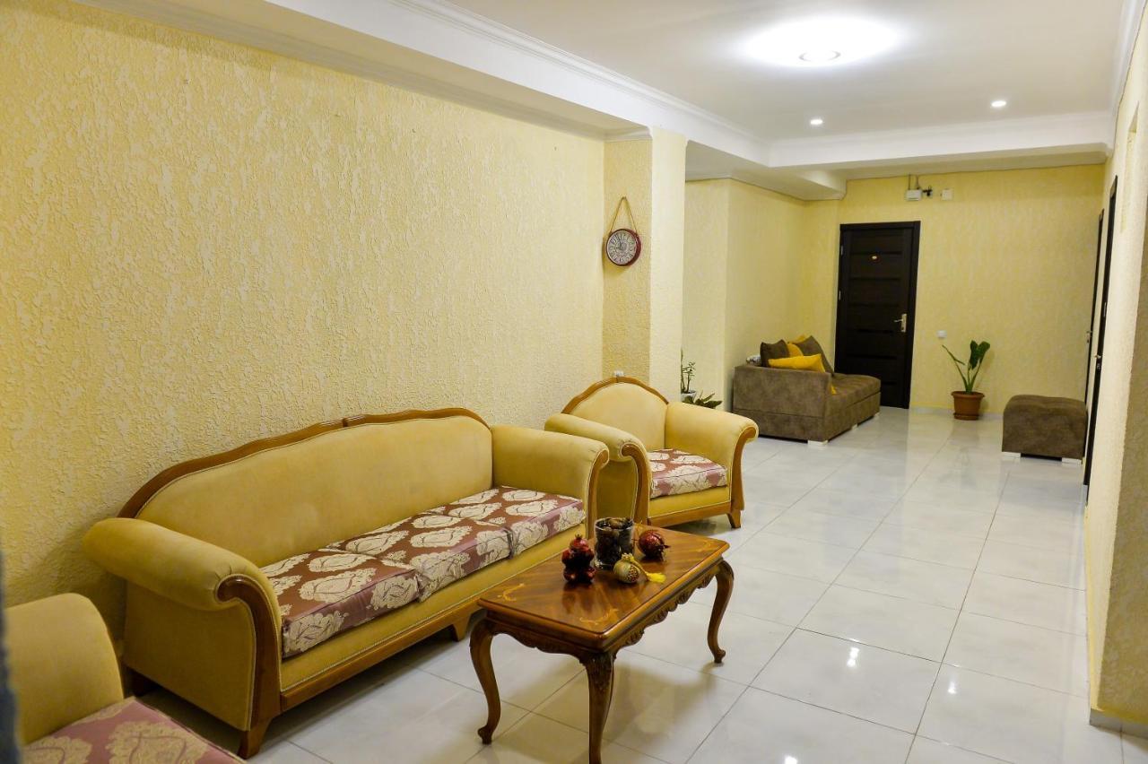 Pomegranate Hotel Кутаиси Екстериор снимка
