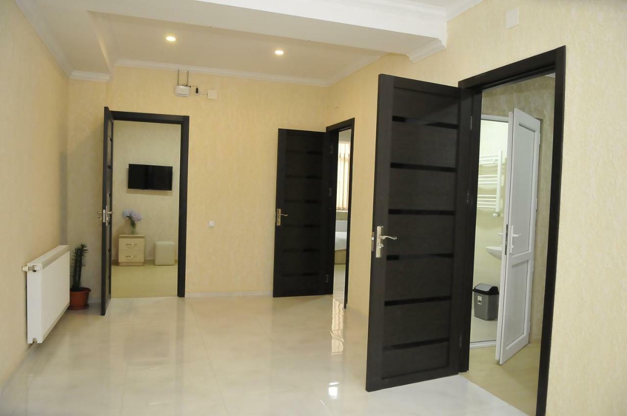 Pomegranate Hotel Кутаиси Екстериор снимка