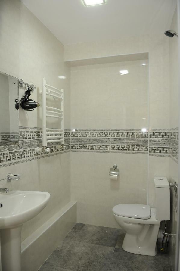 Pomegranate Hotel Кутаиси Екстериор снимка