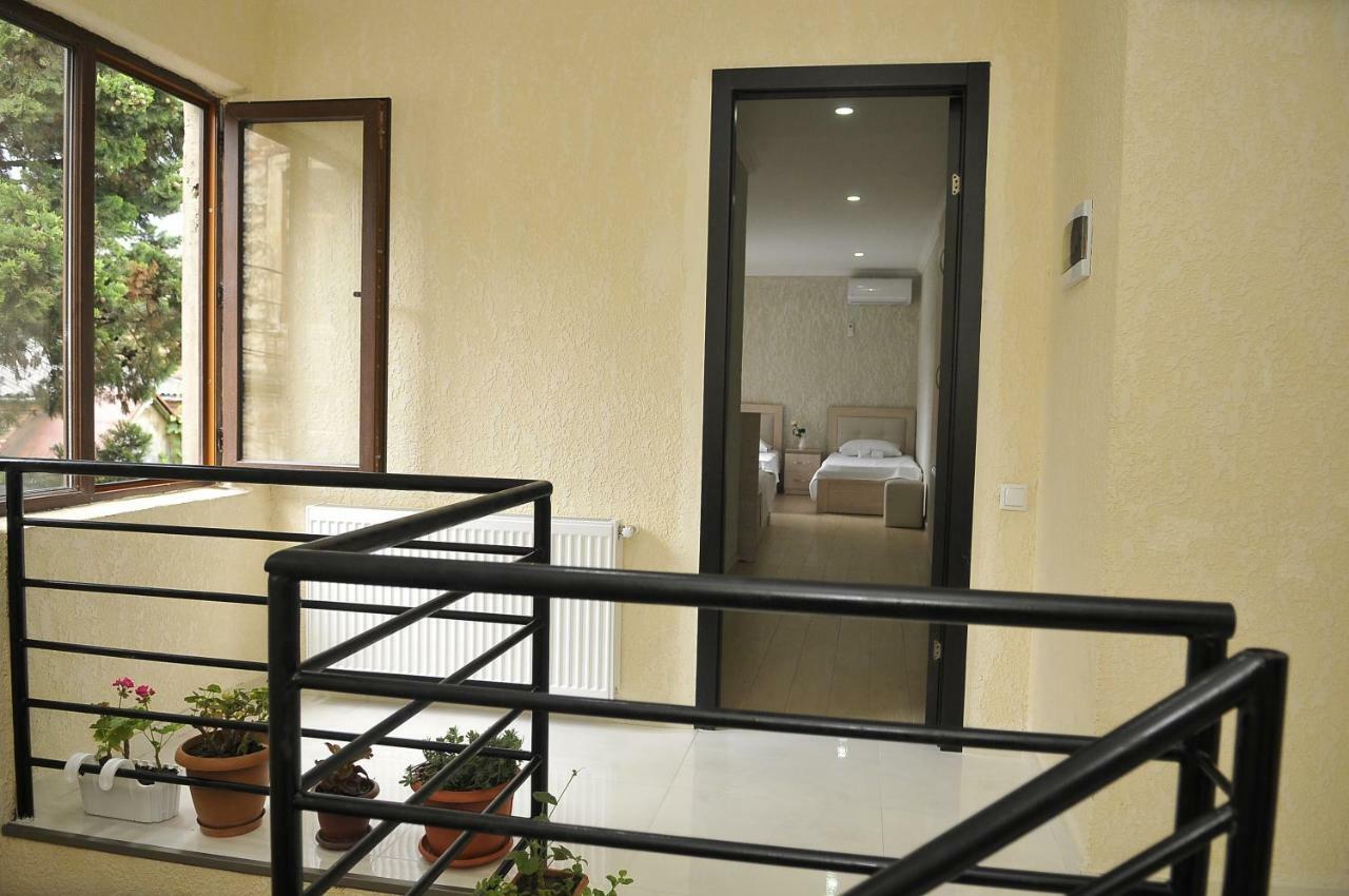 Pomegranate Hotel Кутаиси Екстериор снимка