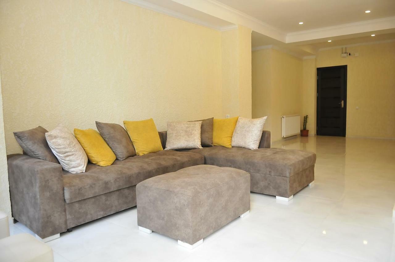 Pomegranate Hotel Кутаиси Екстериор снимка