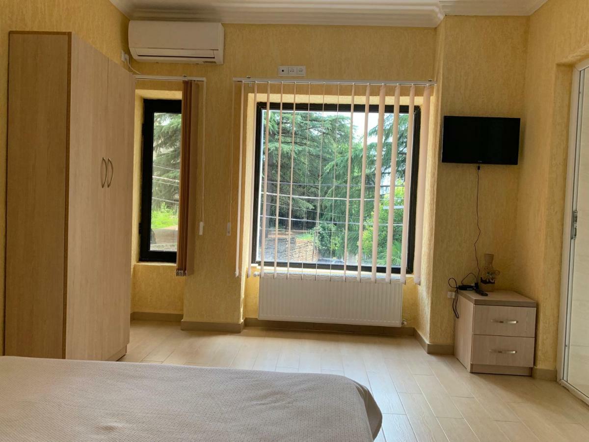 Pomegranate Hotel Кутаиси Екстериор снимка