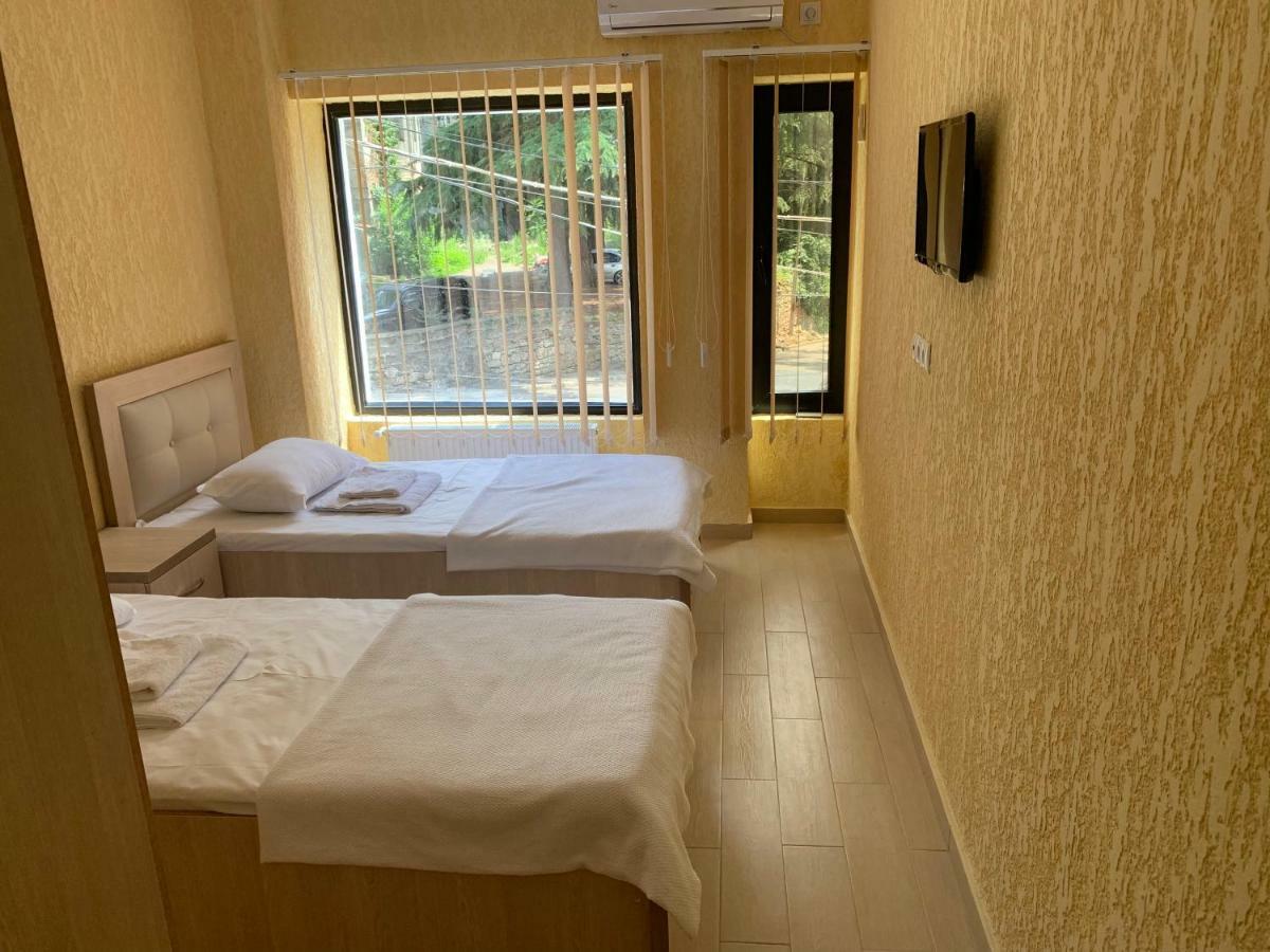 Pomegranate Hotel Кутаиси Екстериор снимка