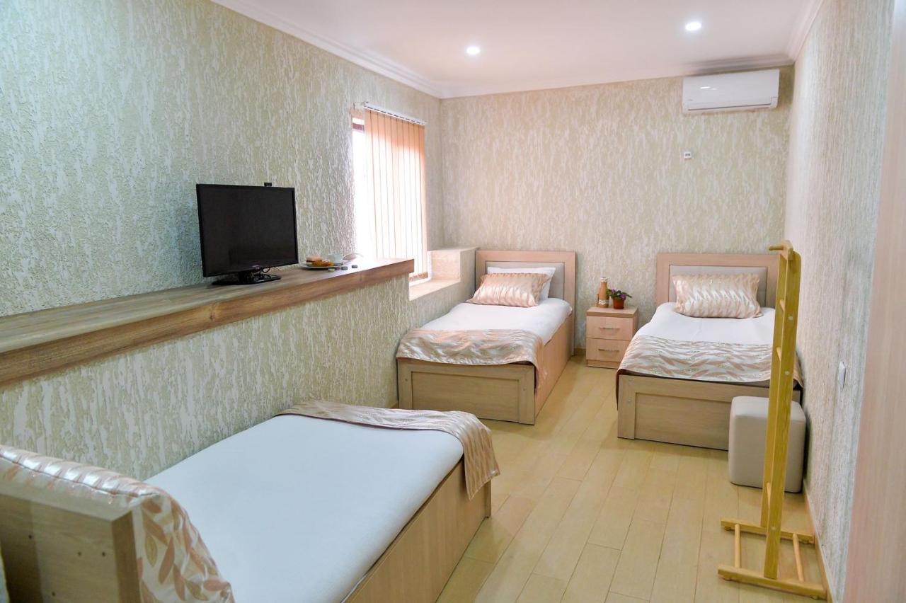 Pomegranate Hotel Кутаиси Екстериор снимка
