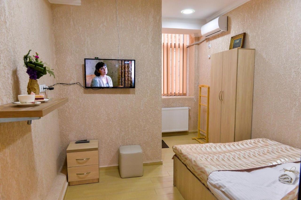 Pomegranate Hotel Кутаиси Екстериор снимка