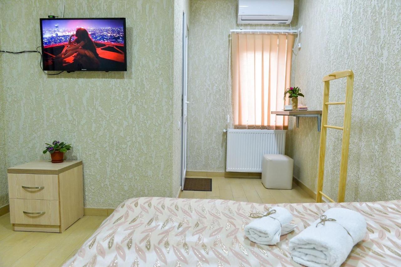 Pomegranate Hotel Кутаиси Екстериор снимка
