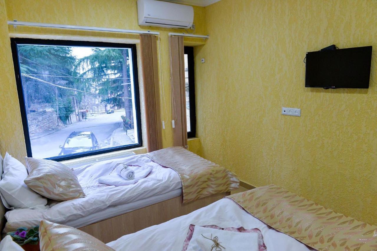 Pomegranate Hotel Кутаиси Екстериор снимка