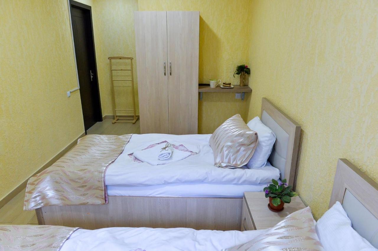 Pomegranate Hotel Кутаиси Екстериор снимка