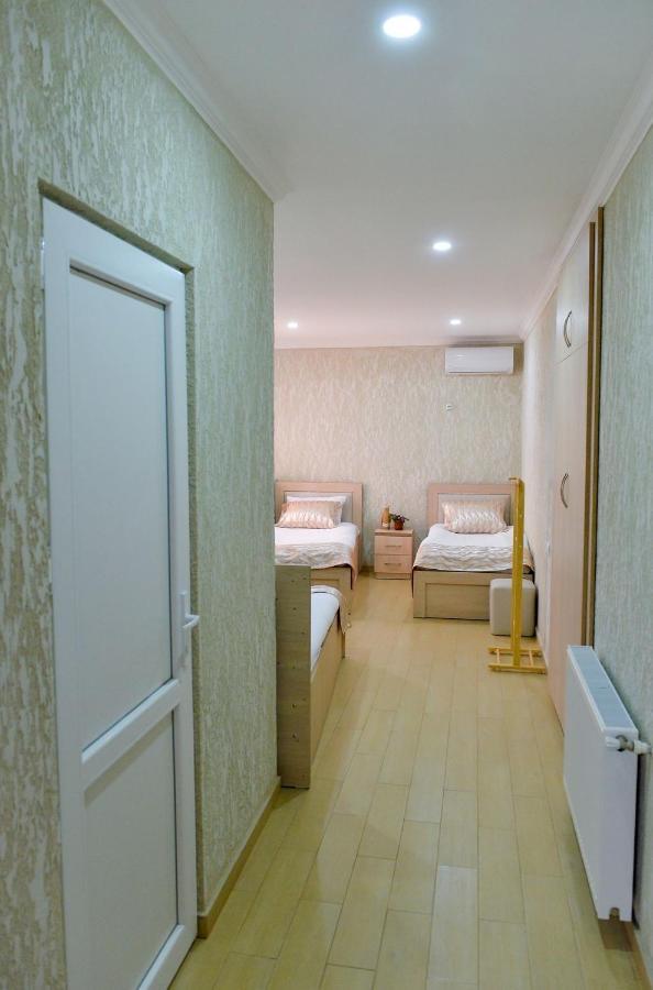 Pomegranate Hotel Кутаиси Екстериор снимка
