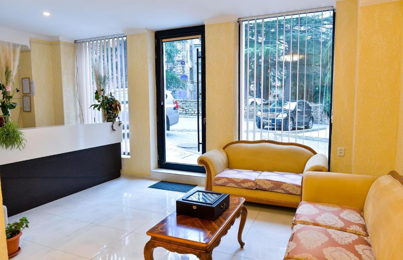 Pomegranate Hotel Кутаиси Екстериор снимка