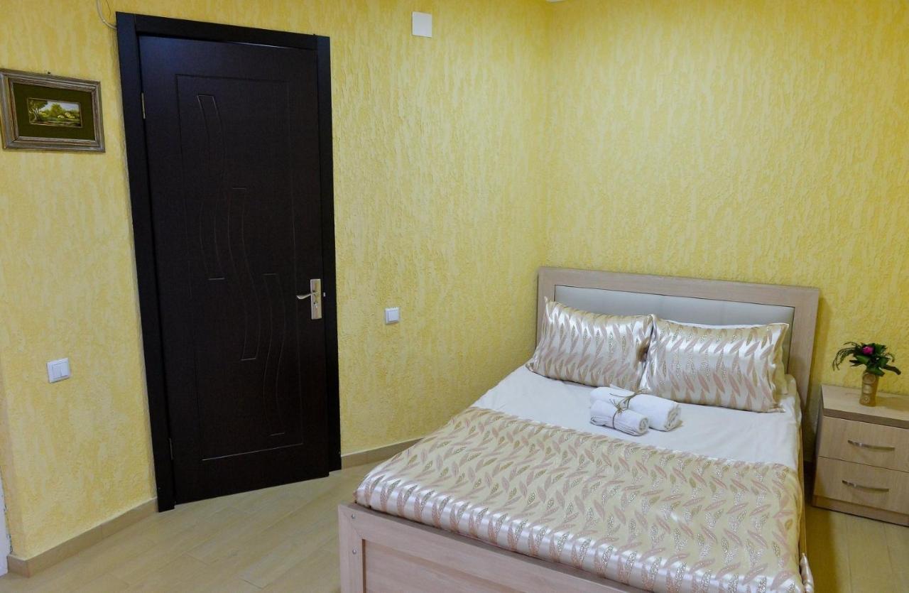 Pomegranate Hotel Кутаиси Екстериор снимка