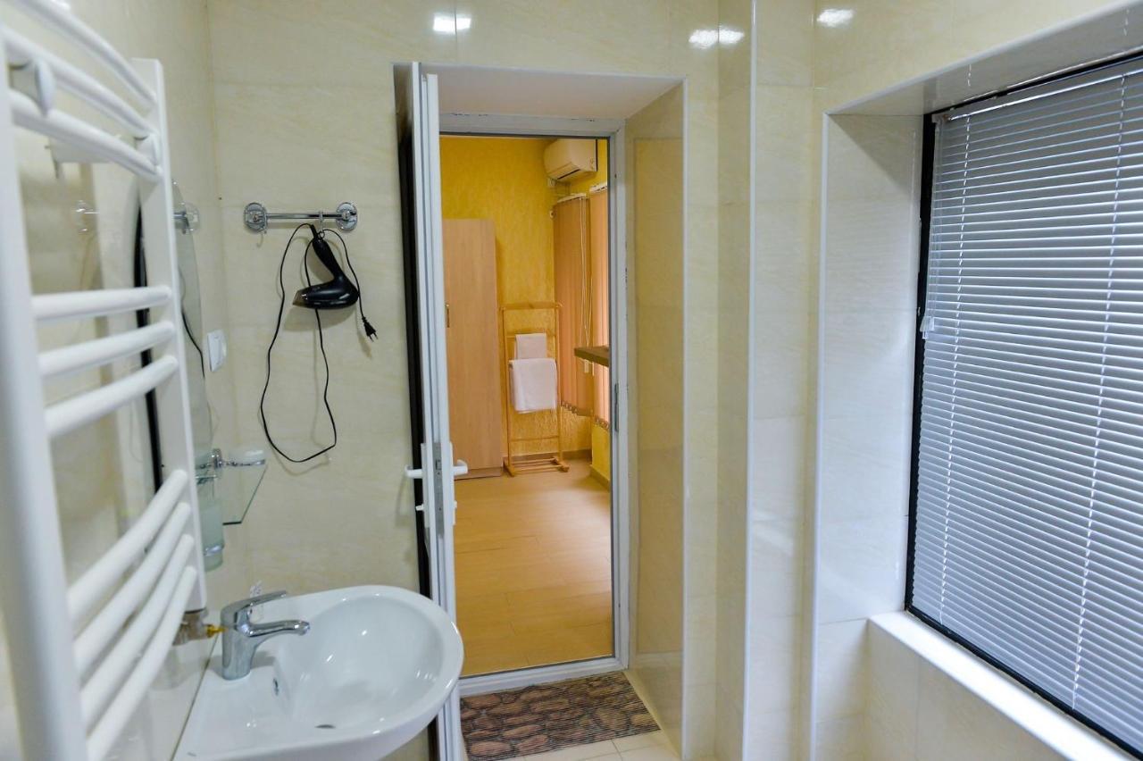 Pomegranate Hotel Кутаиси Екстериор снимка