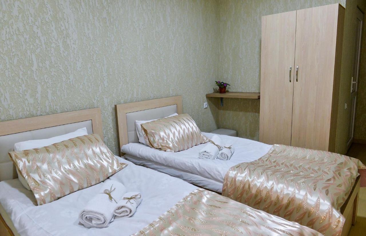 Pomegranate Hotel Кутаиси Екстериор снимка