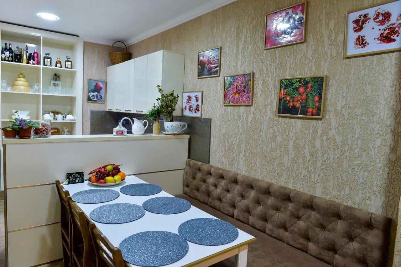 Pomegranate Hotel Кутаиси Екстериор снимка
